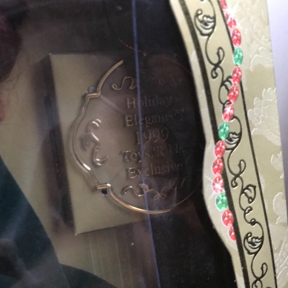 Holiday Elegance 1999 Toys R' Us Exclusive Doll - Picture 7 of 12